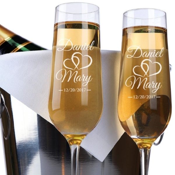 hochzeitsgeschenk-personalisiert-champagner-glas